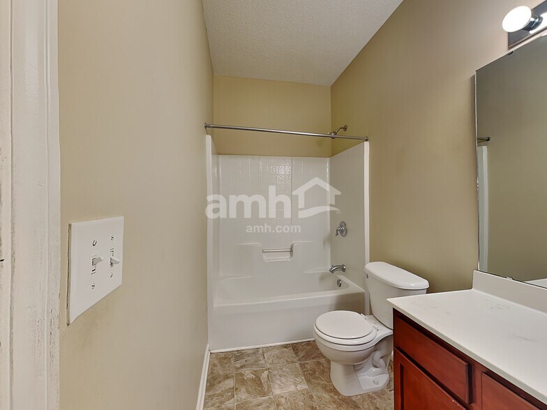 Building Photo - 202 Mare Ct