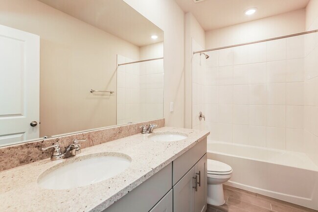 Building Photo - 1102 Oak Vly Dr