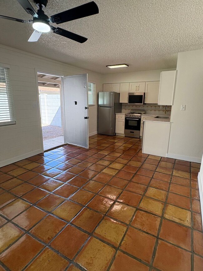 Building Photo - 817 S Melody Ln