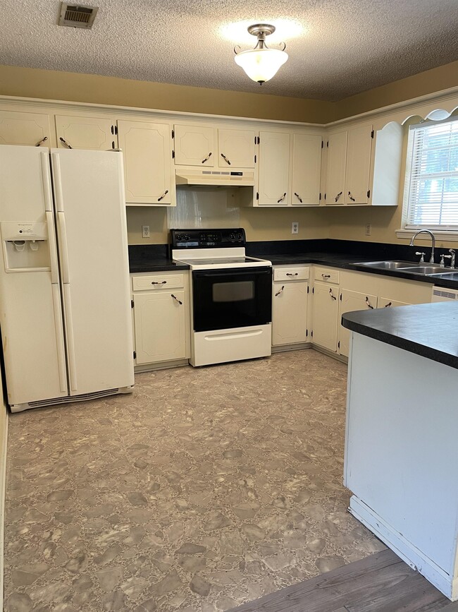 Building Photo - 1219 Port Arthur Terrace