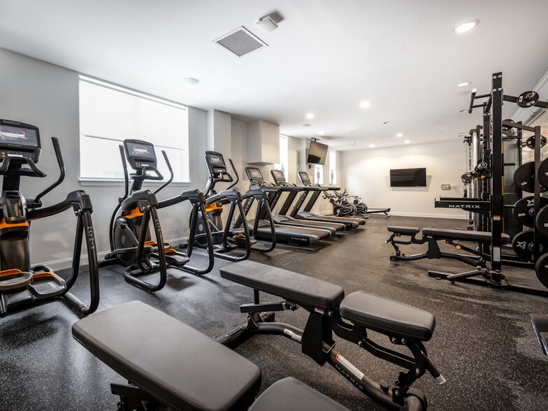 Building Photo - 1047 Commonwealth Ave