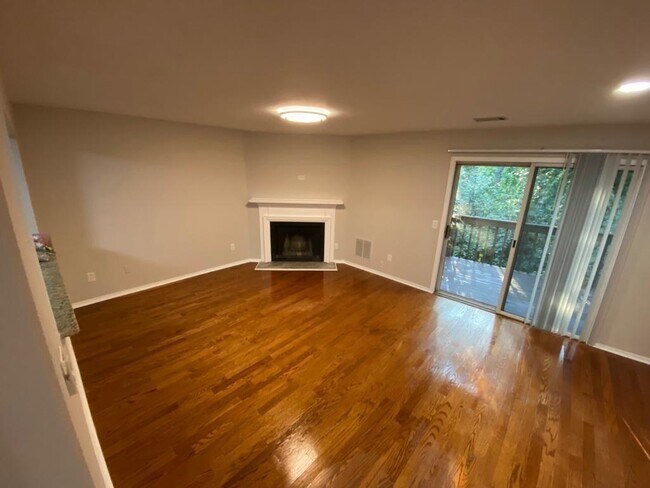 Building Photo - 1806 Queen Anne Ct