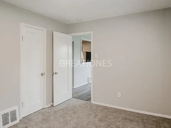 Building Photo - 10900 Pear Tree Ln