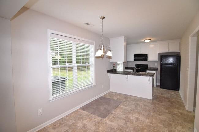 Building Photo - One Story Living 3 Bedroom 2 Bath Home