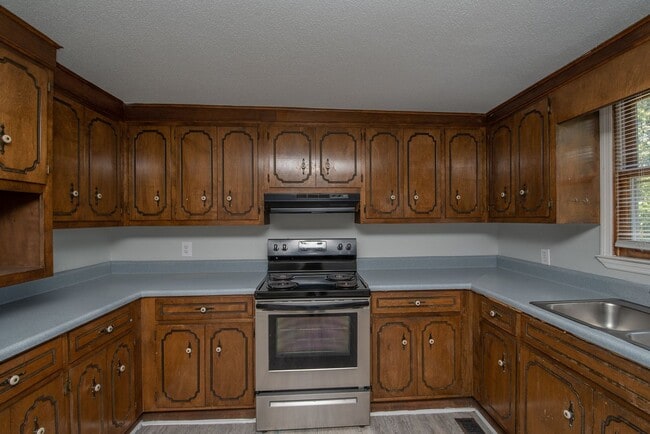 Building Photo - Updated 2 BD/ 2 BA home in Harrisburg avai...
