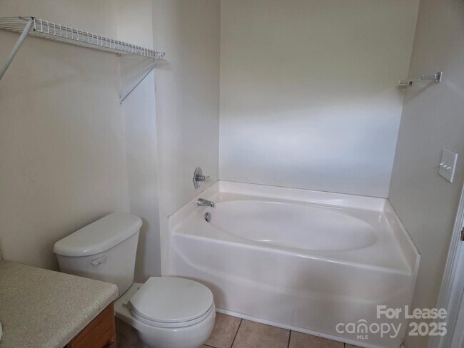 Building Photo - 924 Harbour View Cove NE