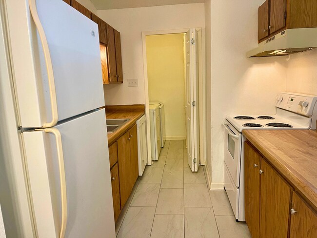 Building Photo - Woods Hole 14506-14508