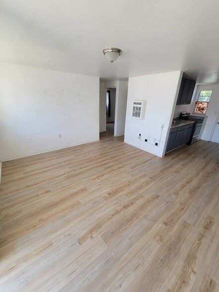Building Photo - 400 11th St W