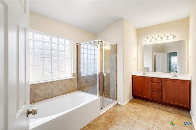 Building Photo - 9405 Cricket Dr