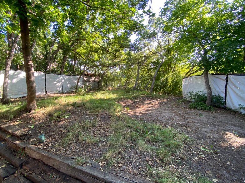 Backyard - 4613 Porter Ave
