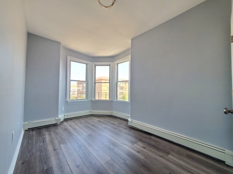 Unit 3 - 646 Kennedy Blvd