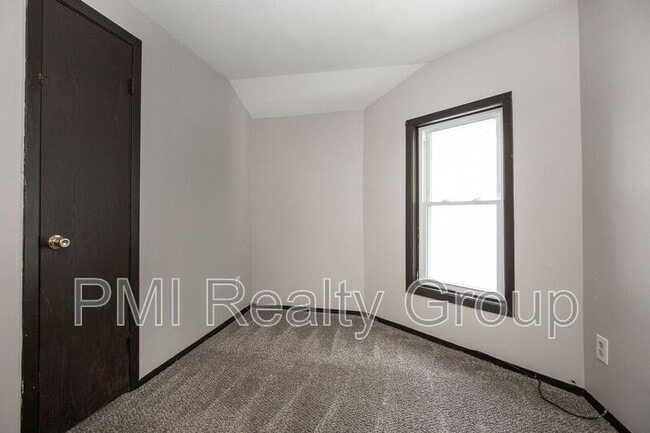 Building Photo - 346 Eagle St
