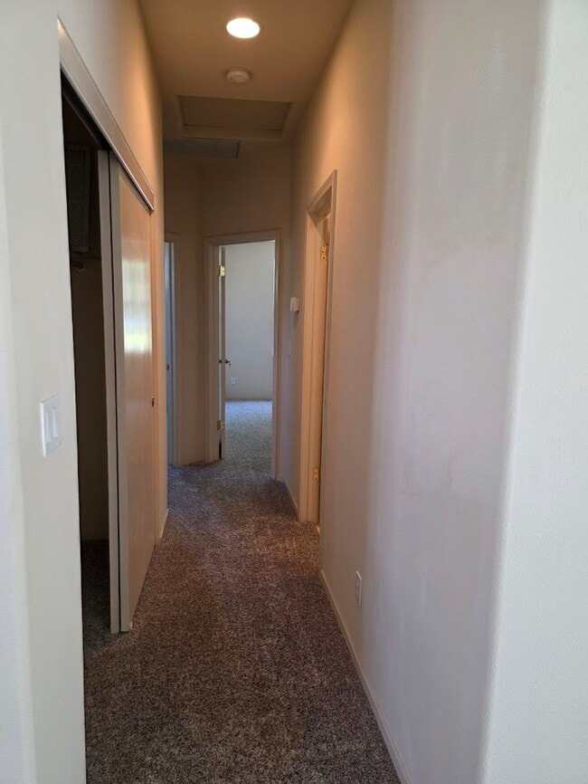 Building Photo - 2412 Summercreek Dr