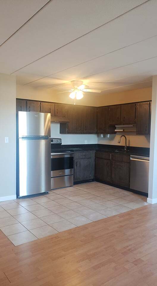 Building Photo - 10 Main St