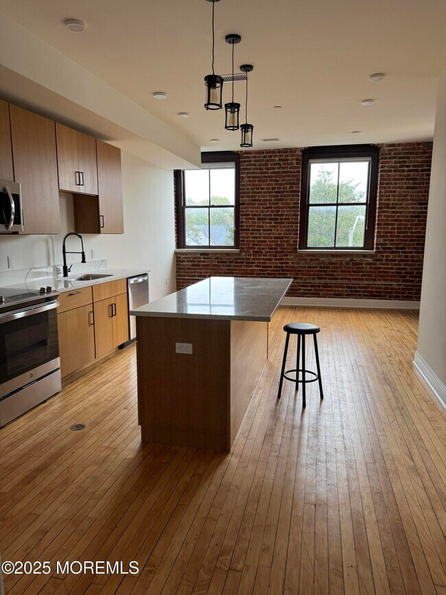 Building Photo - 179 Chelsea Ave