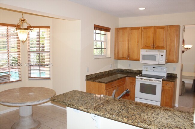 Building Photo - 2568 Jardin Dr