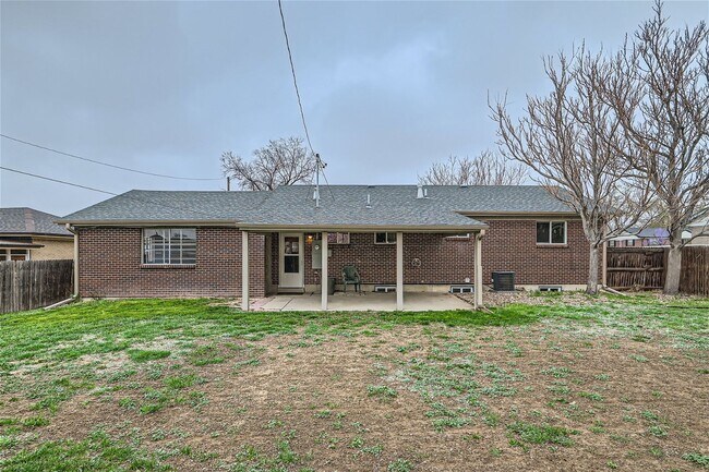 Building Photo - Great location! Updated 3Bed/2Bath Ranch with full basement, wood floors, and large fenced-in-yar...