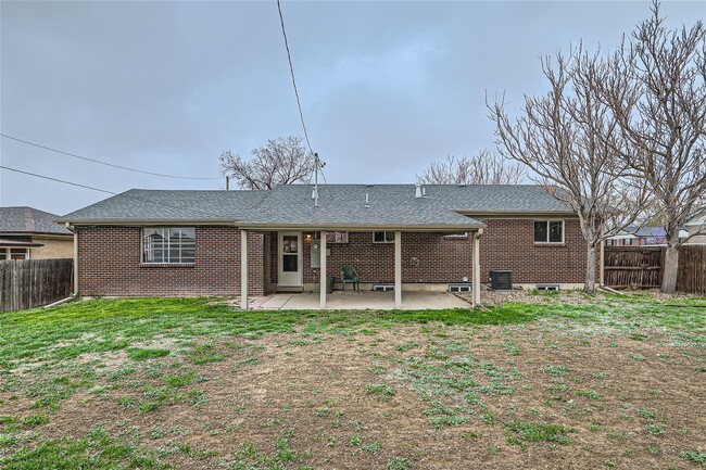 Building Photo - Updated 3Bed/2Bath Ranch with full basemen...