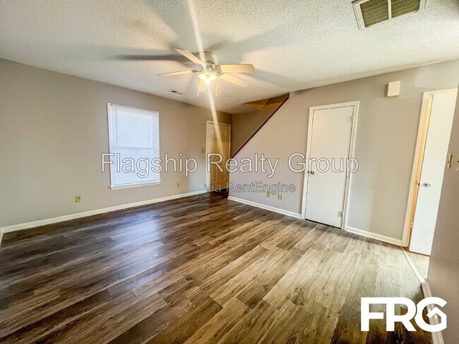 Building Photo - 107 Chesterfield Ct