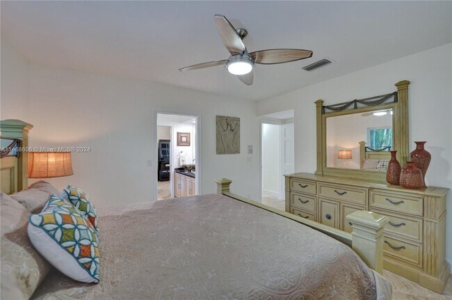 Building Photo - 1247 Seminole Dr