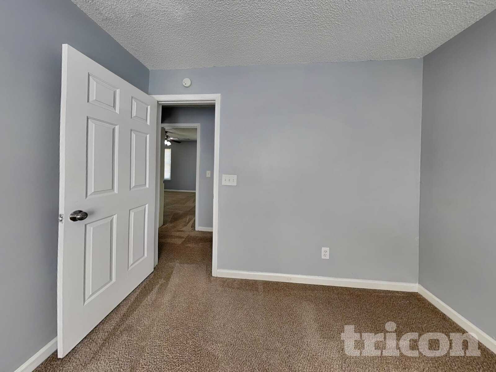 Building Photo - 245 Longview Dr