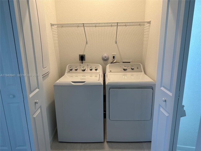 Building Photo - 1336 SE 26th Ter