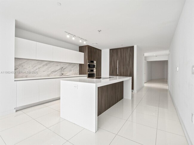 Building Photo - 851 NE 1st Ave