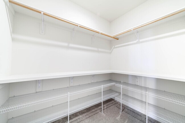 Building Photo - 609 Tomahawk Dr
