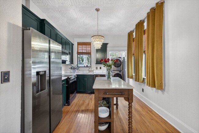 Building Photo - Stunning 4-bedroom home in Tampa! (Bonus room)