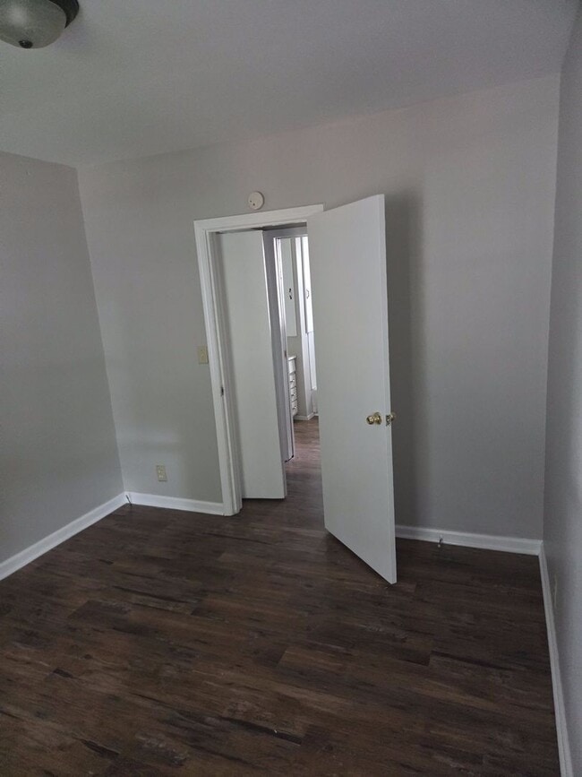 Building Photo - Spacious 4-Bedroom Home in Peoria — Dog-Friendly & Move-In Ready!