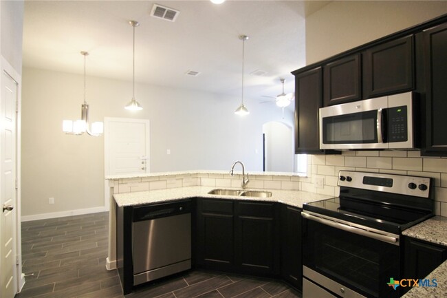 Building Photo - 542 Creekside Frst