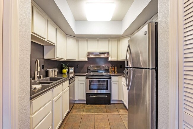 Primary Photo - Gorgeous Spacious TownHome in Downtown Mou...