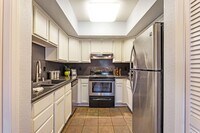 Building Photo - Gorgeous Spacious TownHome in Downtown Mou...