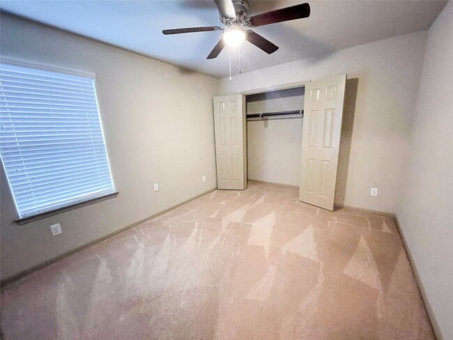 Building Photo - 3419 Hollow Mist Dr