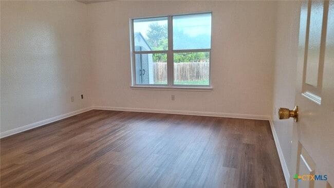 Building Photo - 1111 Blazewood Dr