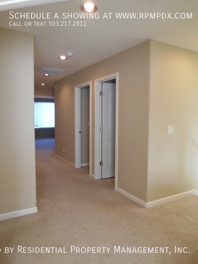 Building Photo - 6984 NW 167th Ave