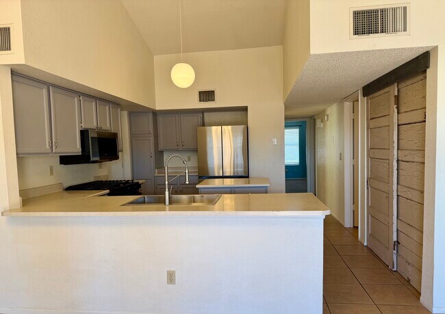 Building Photo - 4871 W Condor Dr