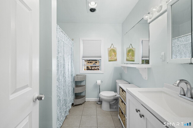 Building Photo - 116 College Pl