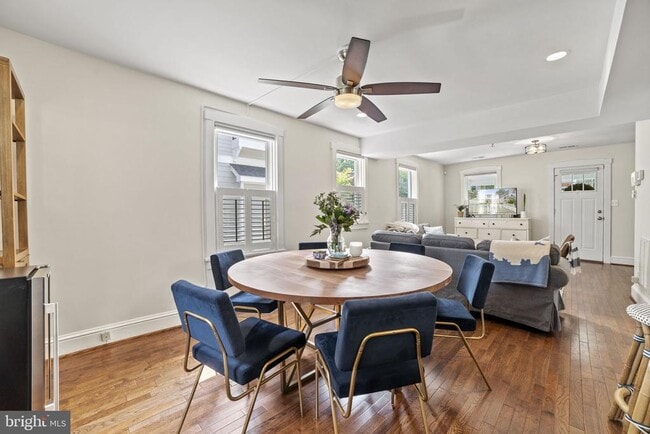 Building Photo - 102 E Linden St