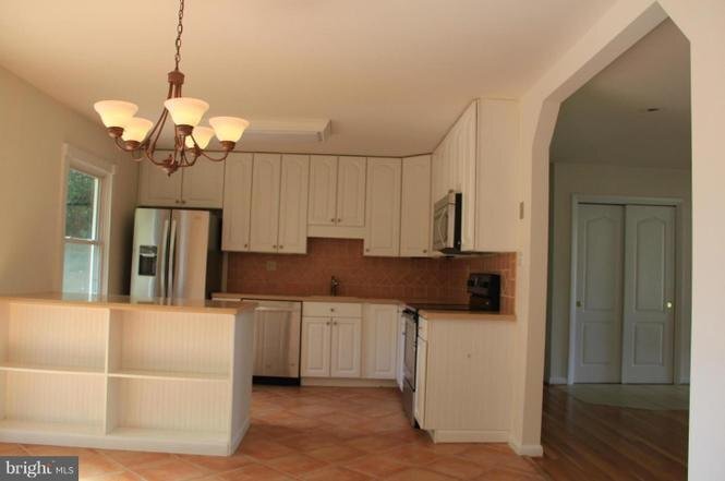 Building Photo - 8319 Sharon Dr