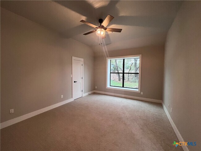 Building Photo - 725 Winding View