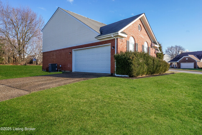 Building Photo - 4623 Wooded Oak Cir