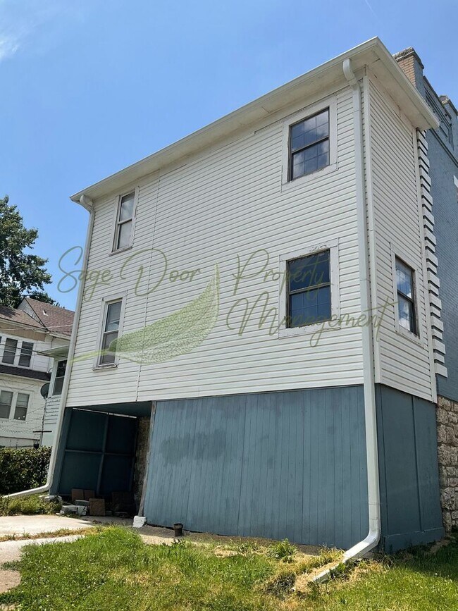 Building Photo - 223 N Jackson Ave