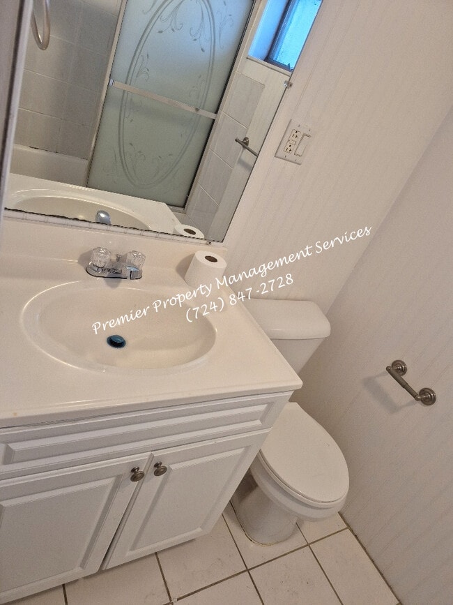 Building Photo - 451 Maplewood Ave