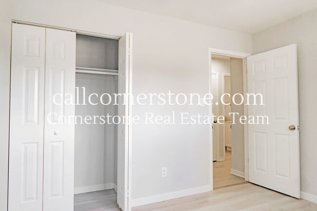 Building Photo - 935 Hayden Dr