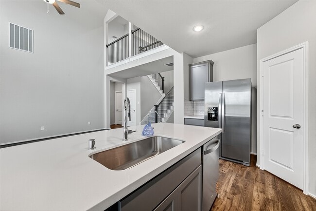 Building Photo - 411 Sunlit Vly Cir