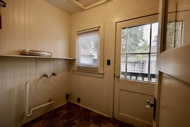 Building Photo - Available Now – Downtown Winters Bungalow