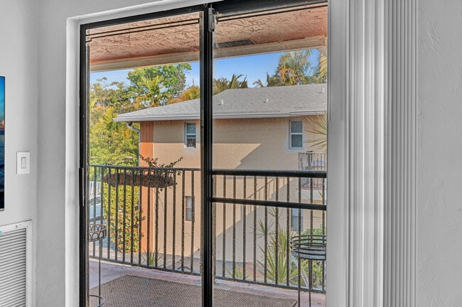 Building Photo - 1826 N Dixie Hwy