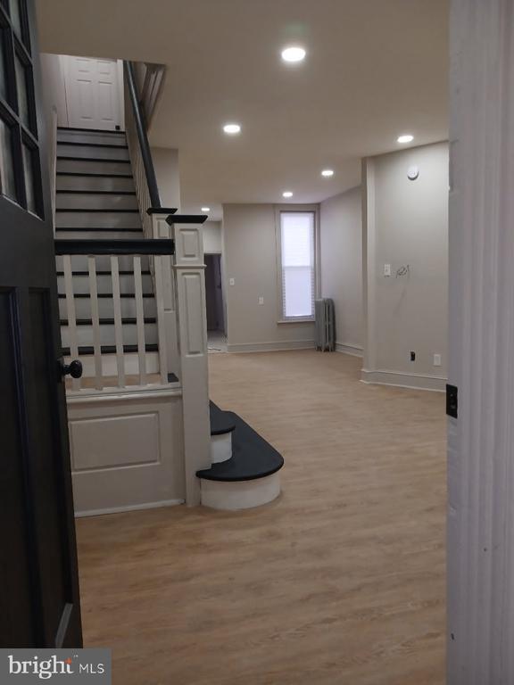 Building Photo - 265 W Fisher Ave