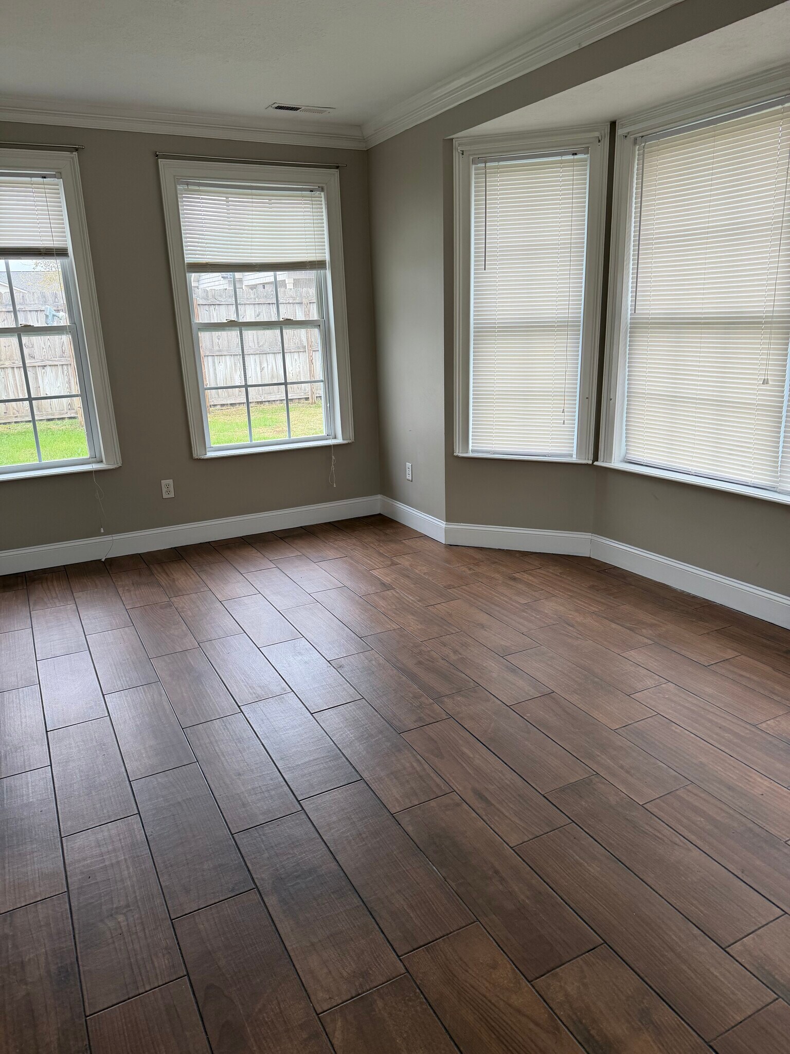 Building Photo - 1071 Steele Rd